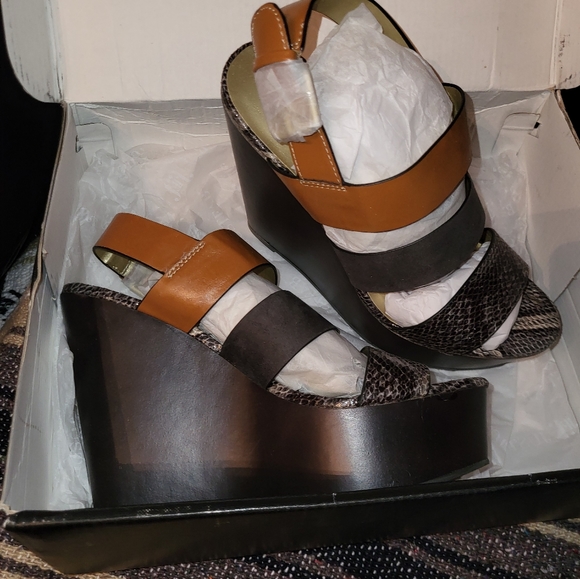Tri-color snake print wedge sandals (Brand New) - Picture 9 of 12